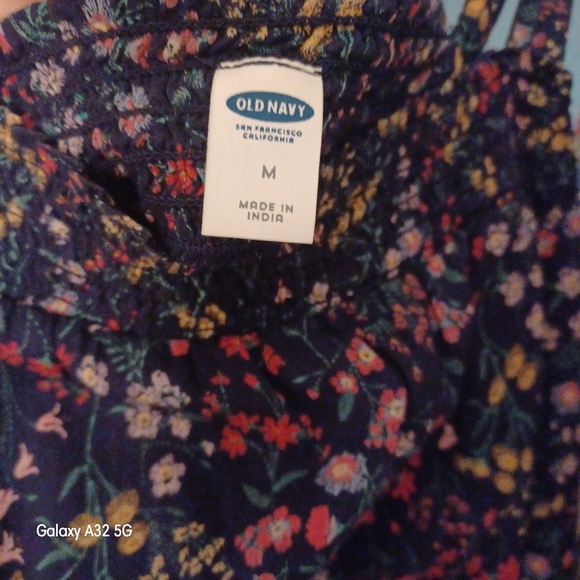 Women's Medium Old Navy Floral Tank Top - Picture 4 of 5